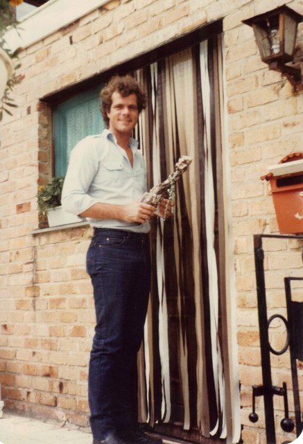 Hein Simons auf seinem Reiterhof am 13. August 1983 - nach einem Blitzbesuch von Sylvia: Servus, bis bald!