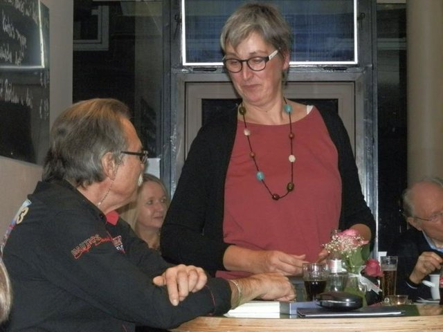 Annette Hagen von der Buchhandlung Am MArkt Goch mit Curd Nickel