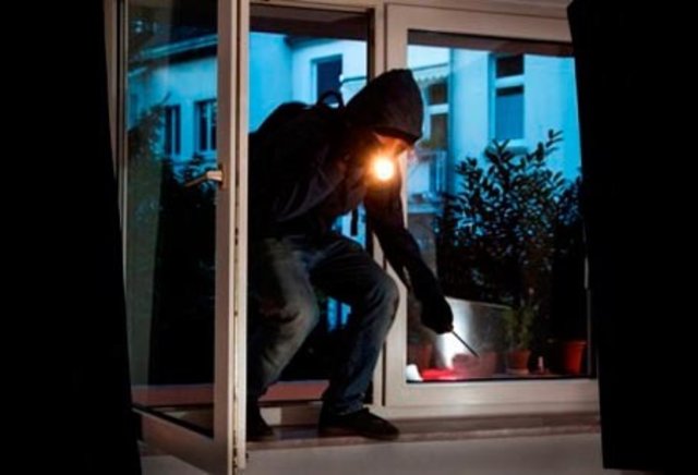 Symbolbild Einbruch, Einbrecher
im Auftrag des MIK NRW, Foto:
Jochen Tack