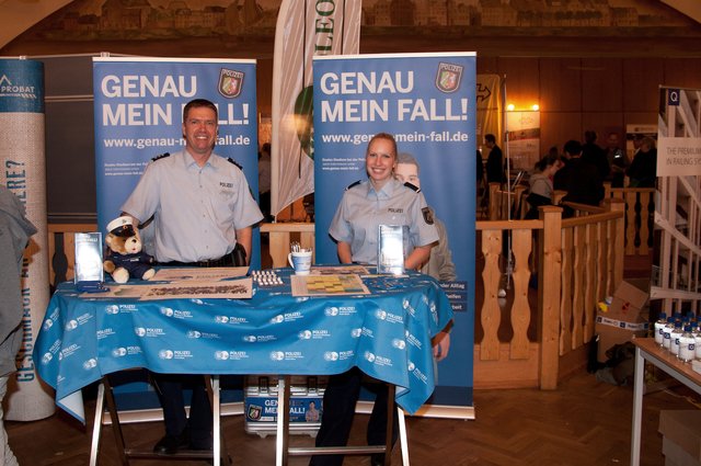 Uniformiert – der Stand der Kreispolizeibehörde Kleve
(Foto: Dirk Kleinwegen)