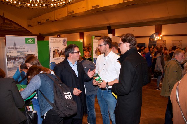 Stefan Rouenhoff, CDU-Bundestagskandidat des Kreises Kleve informiert sich über Ausbildungsberufe
(Foto: Dirk Kleinwegen)