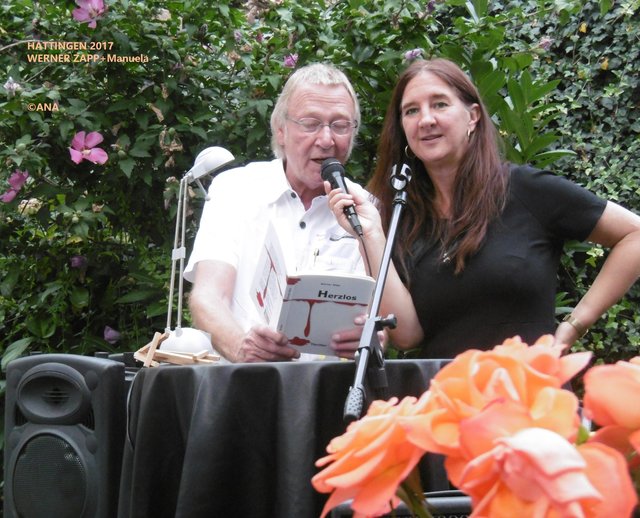 in HATTINGEN beim LESEMARATHON präsentierte ZAPP sein neues BUCH! (mit Verlegerin Manuela Klumpjan)