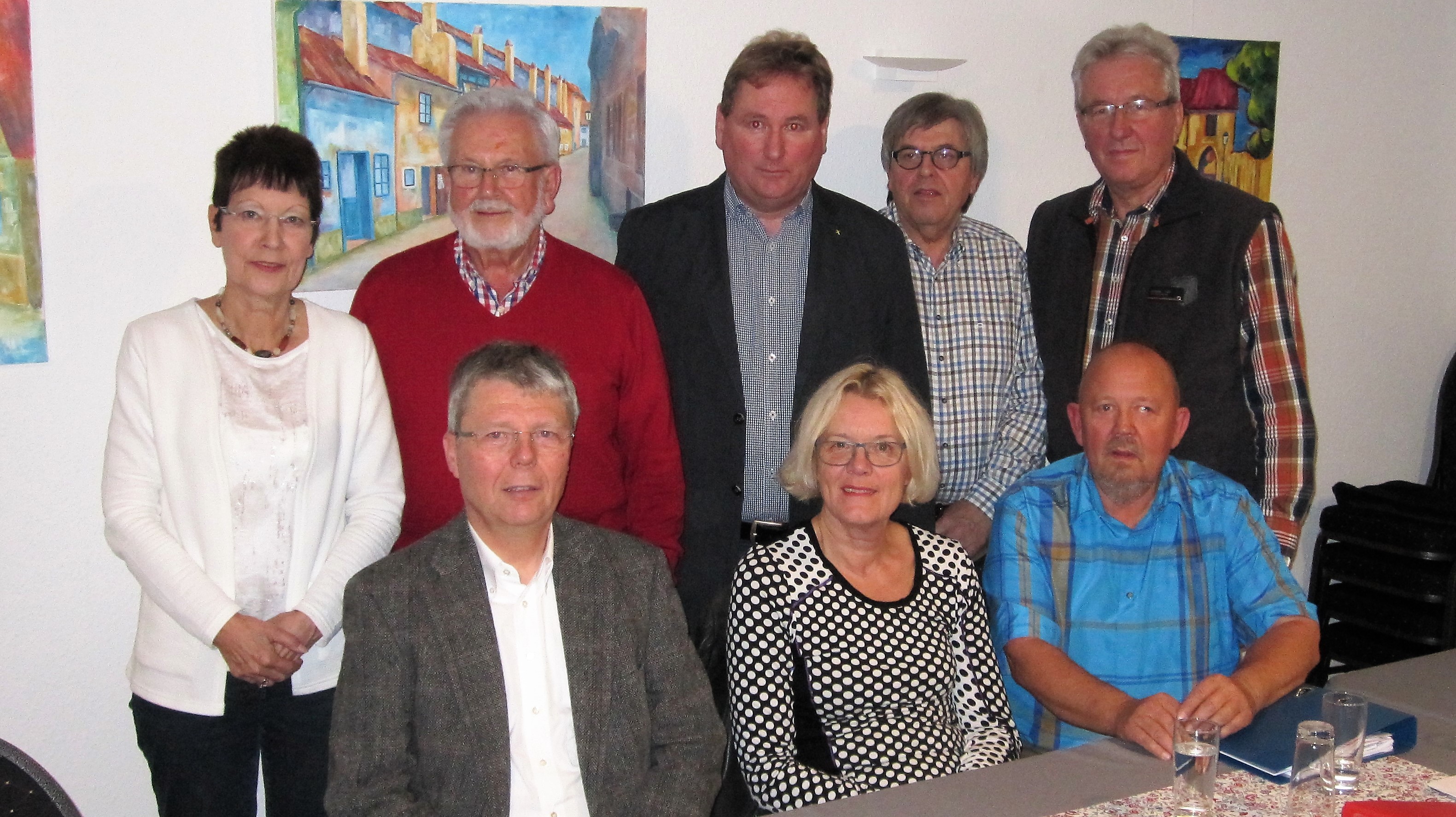 Die Mitglieder von Aufsichtsrat und Vorstand der LiNa eG vorn, von links: Andreas Hambach, Maaike Thomas, Heinrich Stegemann; hinten, von links: Gisela Funke, Norbert Hoffmann, Wolfgang Kaiser, Michael Ricken, Erich Becker.