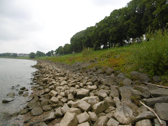 ...nahe des Ufers´spazieren ...