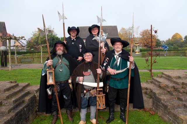 Die Nachtwächter vom Niederrhein: Heinz Wellmann (Rees), Tomas Nienhuysen (Rees), Monika Wirtz (Emmerich), Bernhard Schäfer (Rees) und Rob Miesen (Goch).
(Foto: Dirk Kleinwegen)