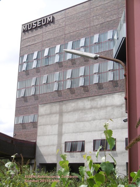 ...gestartet, klar, in der Heimat ESSEN, hier sieht man das Ruhrmuseum auf Zollverein, August 2017