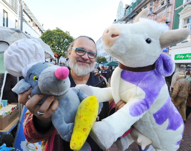 Jrg LewinStofftierverkauf, dessen Erls dem Kinderhospiz Regenbogenland zugute kommt.