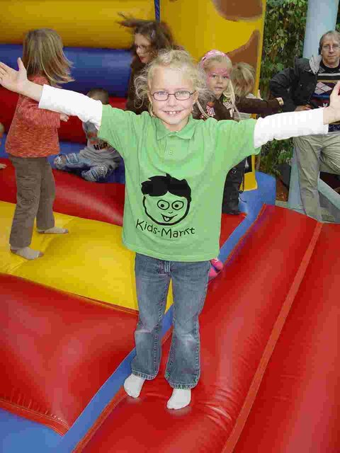 Der Spaß für die kleinen Besucher steht mit Hüpfburg, Kinderschminken, XXL-Spielen sowie bei Mal- und Mit-Mach-Aktionen im Fokus der Veranstalter