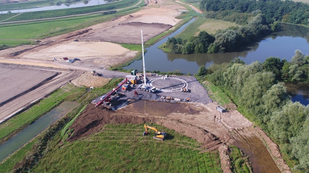 Durch die Verlegung der Deiche ins Hinterland muss auch ein neues Pumpwerk an anderer Stelle gebaut werden. Vom Standort am Biotop Meinken leitet sich der Name ab: Pumpwerk Haltern-Meinken.
