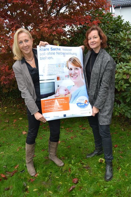 Ein lupenreines Projekt "Essen macht's klar". Die Essen-Frohnhauserin Andrea Holte, Dipl. Bauingenieurin, Emschergenossenschaft und Patricia Bender, Pressesprecherin, setzen sich mit heißem Herzen für das Projekt ein. Foto: Schattberg