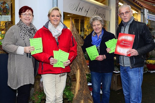 Auch in diesem Jahr rufen (von links) Sandra Beckmann, Heike Döring, Annegret Tarrach und Peter Weis die Gladbecker Bürger zur Unterstützung der "Wunschbaumaktion" auf. Archiv-Foto: Kariger