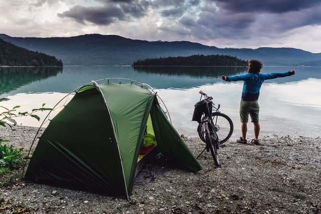Seine Radtour durch Deutschland führte ihn auch am Walchensee in Bayern entlang, wo er sein Lager aufschlug.