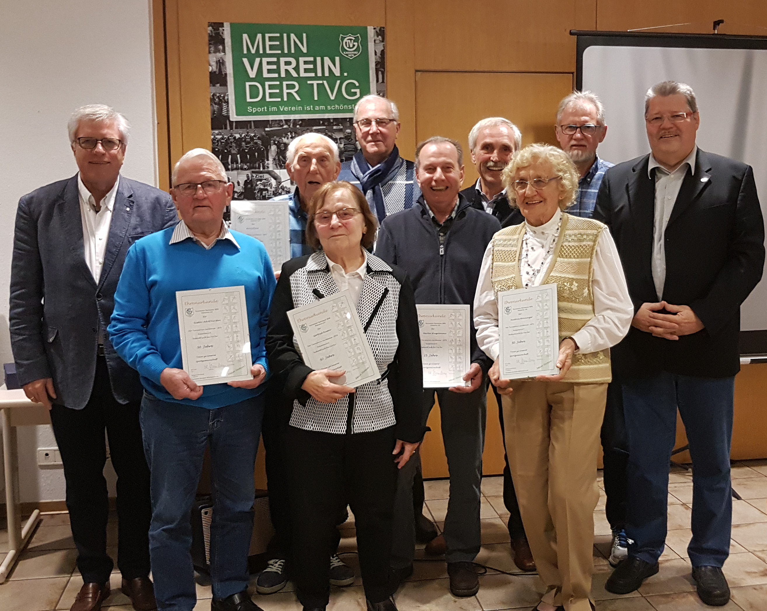Alle, die einen runden Geburtstag (ab 65 Jahre) oder ein Jubiläum hatten, trafen sich zum TVG-Ehrentag des TVG Kaiserau im Bürgerhaus Methler. Foto: privat