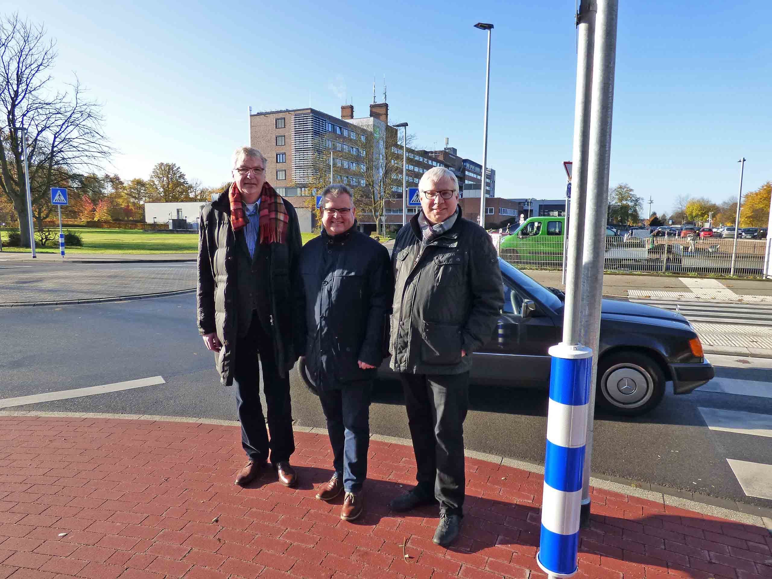 v.l.n.r.: Rainer Rabsahl, Geschäftsführer Ev.Krankenhaus, Michael Blaess, Team Bauleit- und Verkehrsplanung, Thomas Spiller, Technikleiter beim Ev.Krankenhaus