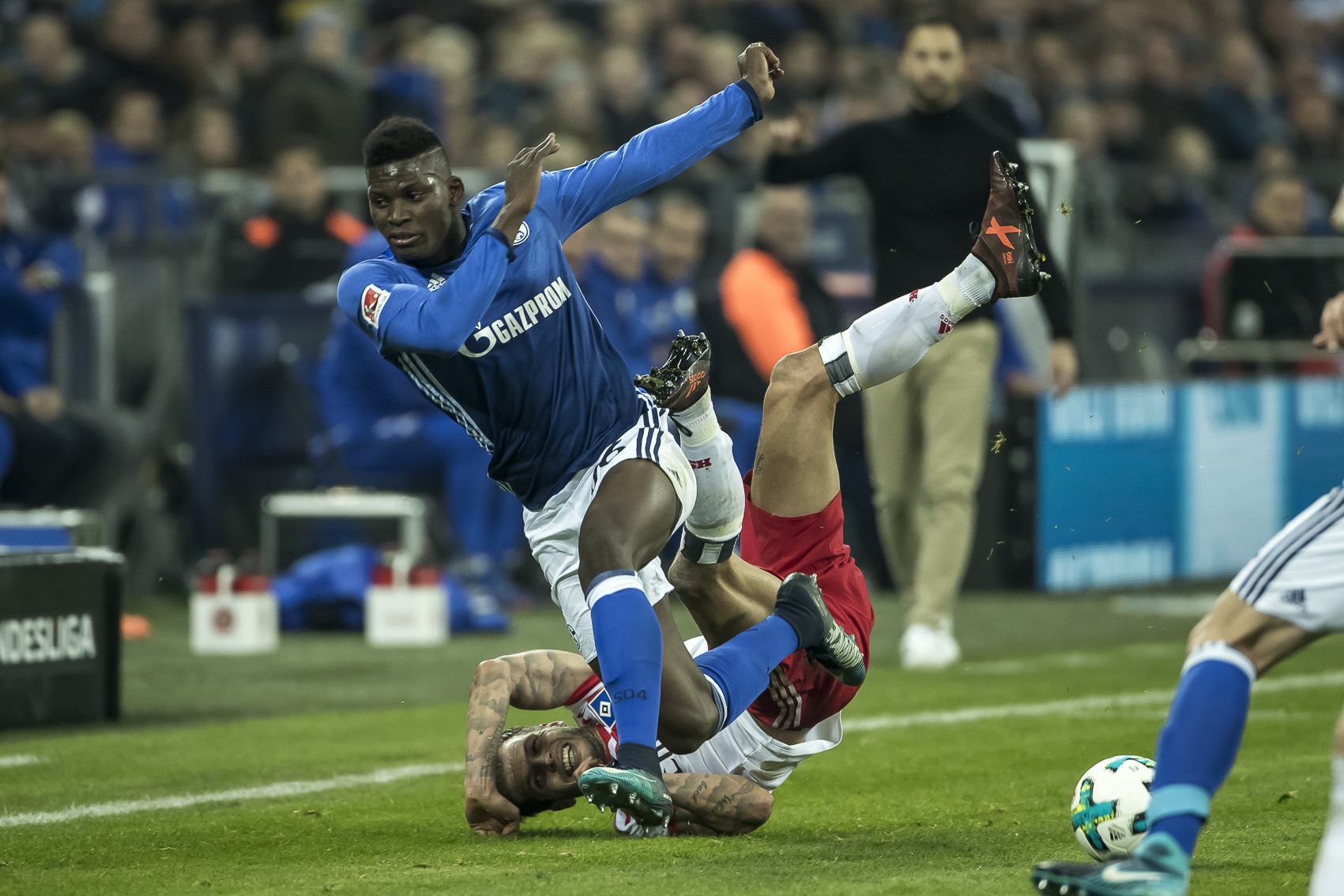 Breel Embolo, der zur Halbzeit für den verletzten Franco Di Santo eingewechselt wurde, setzte sich mit dem S04 gegen den HSV durch und sprang auf Platz zwei der Tabelle.