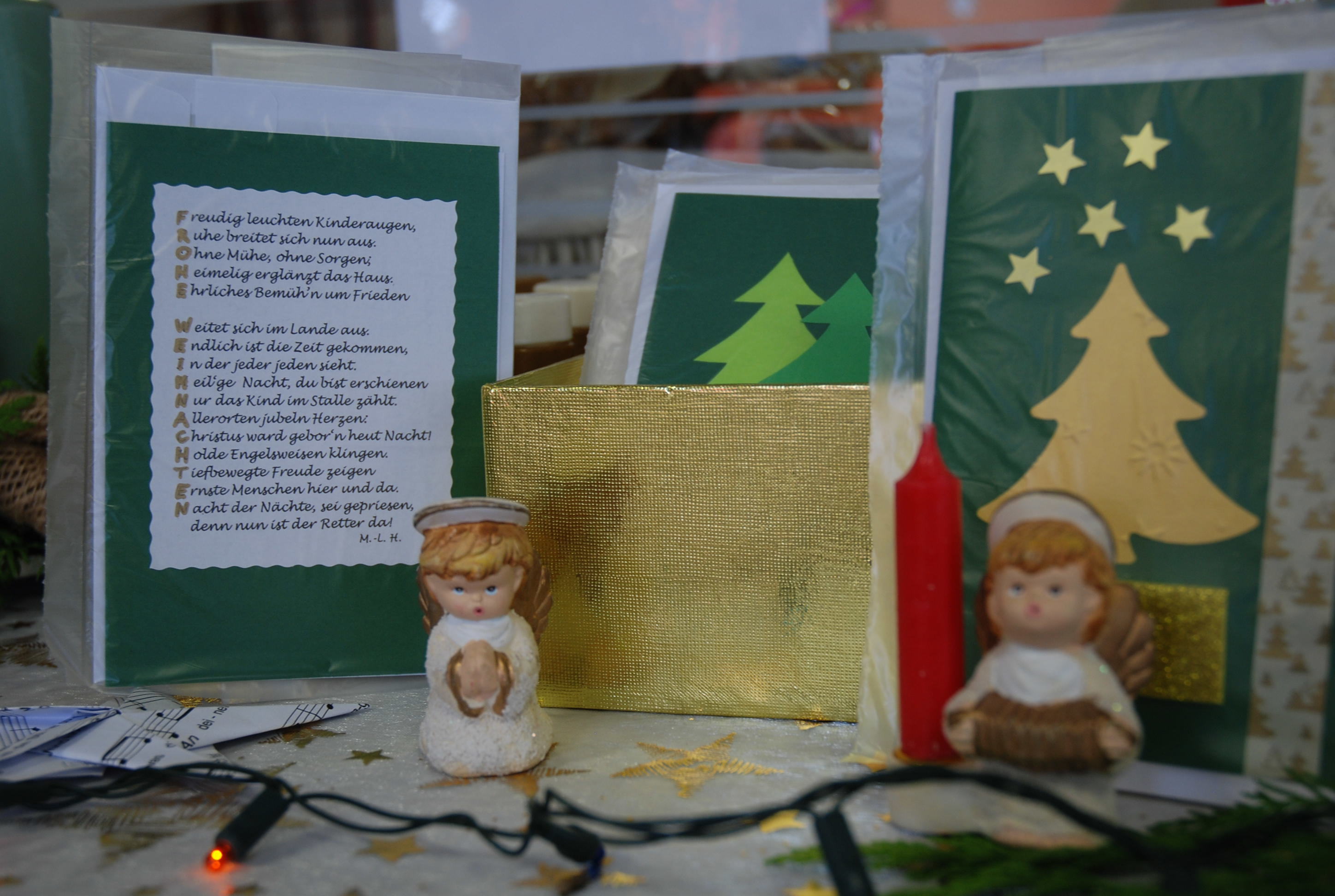 Selbst gedichtete Weihnachtskarten, wie die von Maria-Luise Hicking, waren bei den Besuchern äußerst beliebt.
