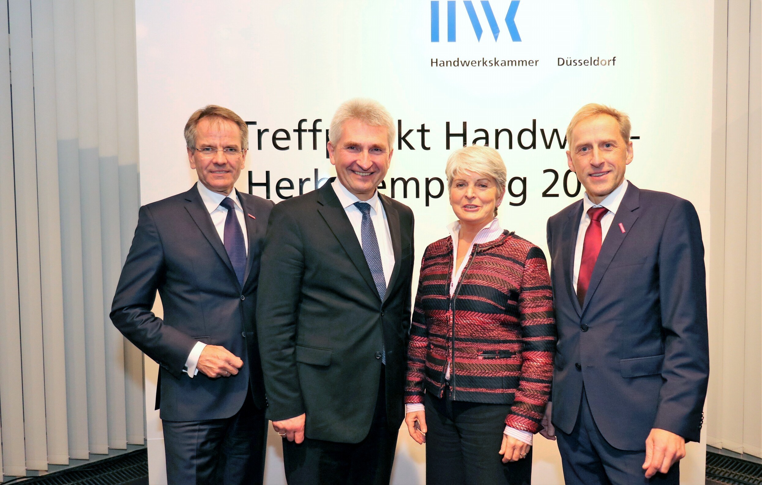v.l.n.r. Kammerpräsident Andreas Ehlert, NRW-Wirtschaftsminister Prof. Andreas Pinkwart, Regierungspräsidentin Birgitta Radermacher und Kammer-Hauptgeschäftsführer Axel Fuhrmann.