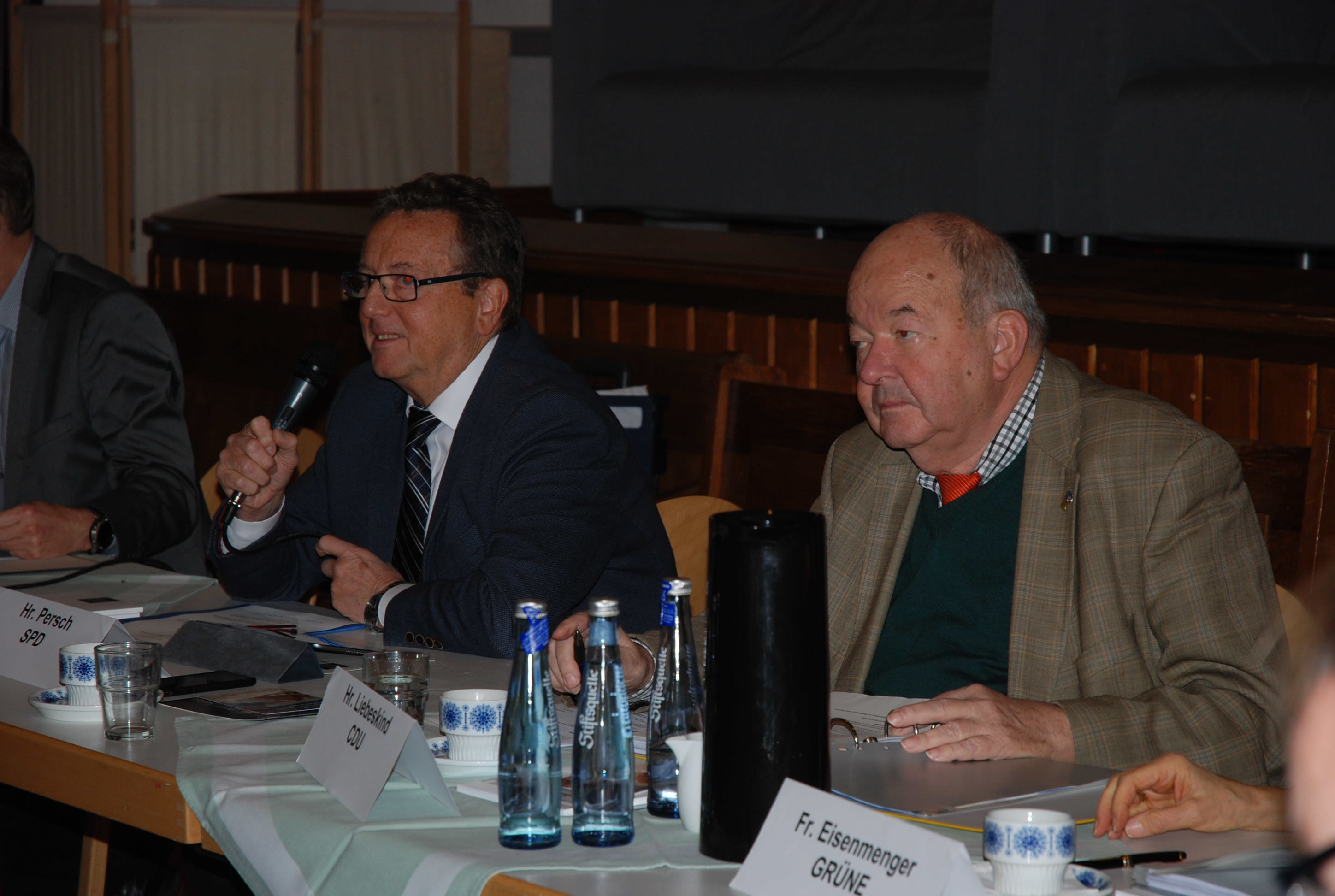 Bezirksbürgermeister Klaus Persch (SPD) und Rolf-Dieter Liebeskind (CDU) (v.li.).