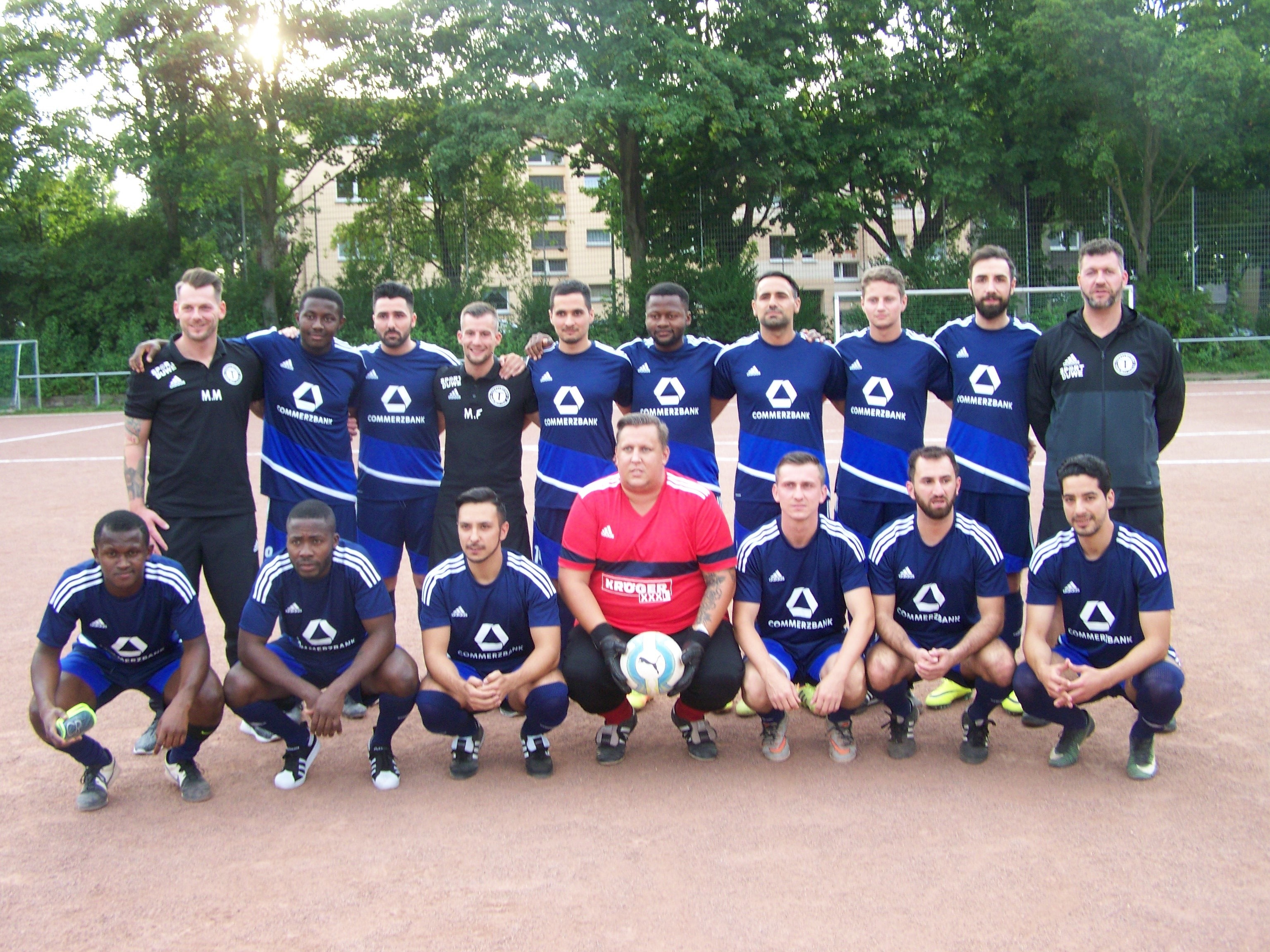 TGD Essen West, 1. Mannschaft Saison 2017/18 (Photo Marx), hinten, v.l.: Maurice Monien, Blondo Youga, Altan Alsancak, Michel Fischer, Stefan Gall, Patrick Fodjeu Nzodom, Deniz Cagimda, Tugrul Aktas, Yunus Bucuka, Trainer Dennis Herrmann, davor, v.l.: Abbdoul Bah, Eric Lissouck, Deniz Uzun, Marcel Ertmer, Robert Pijowczyk, Issa Hassouni, Ayoub El Farissi, es fehlen: Pascal Giepmann, Dominik Stürzenbecher, Tahsin Taskin, Erhan Yenicel