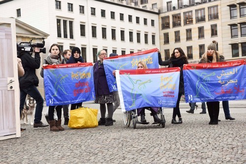 Internationaler Aktionstag "Nein gegen Gewalt an Frauen":
TERRE DES FEMMES fordert "frei leben ohne Gewalt".