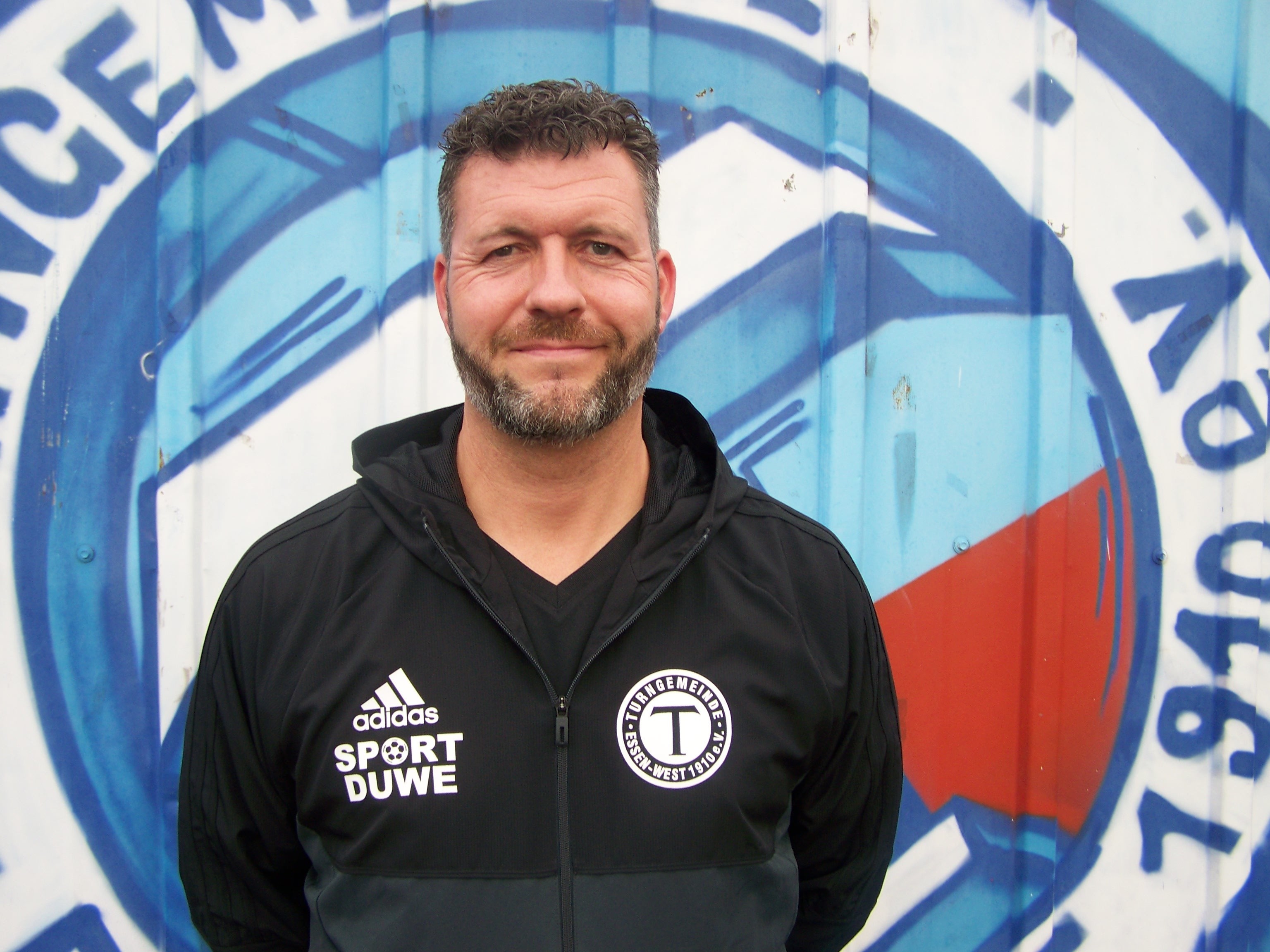 Tgd. Essen - West Trainer Dennis Herrmann, 39 Jahre alt, verheiratet, 2 Kinder, Hobbies: Fußball und Familie, 15 Jahre bei Ballfreunde Bergeborbeck, seit 3 Jahre bei Tgd. Essen West (Photo Marx)