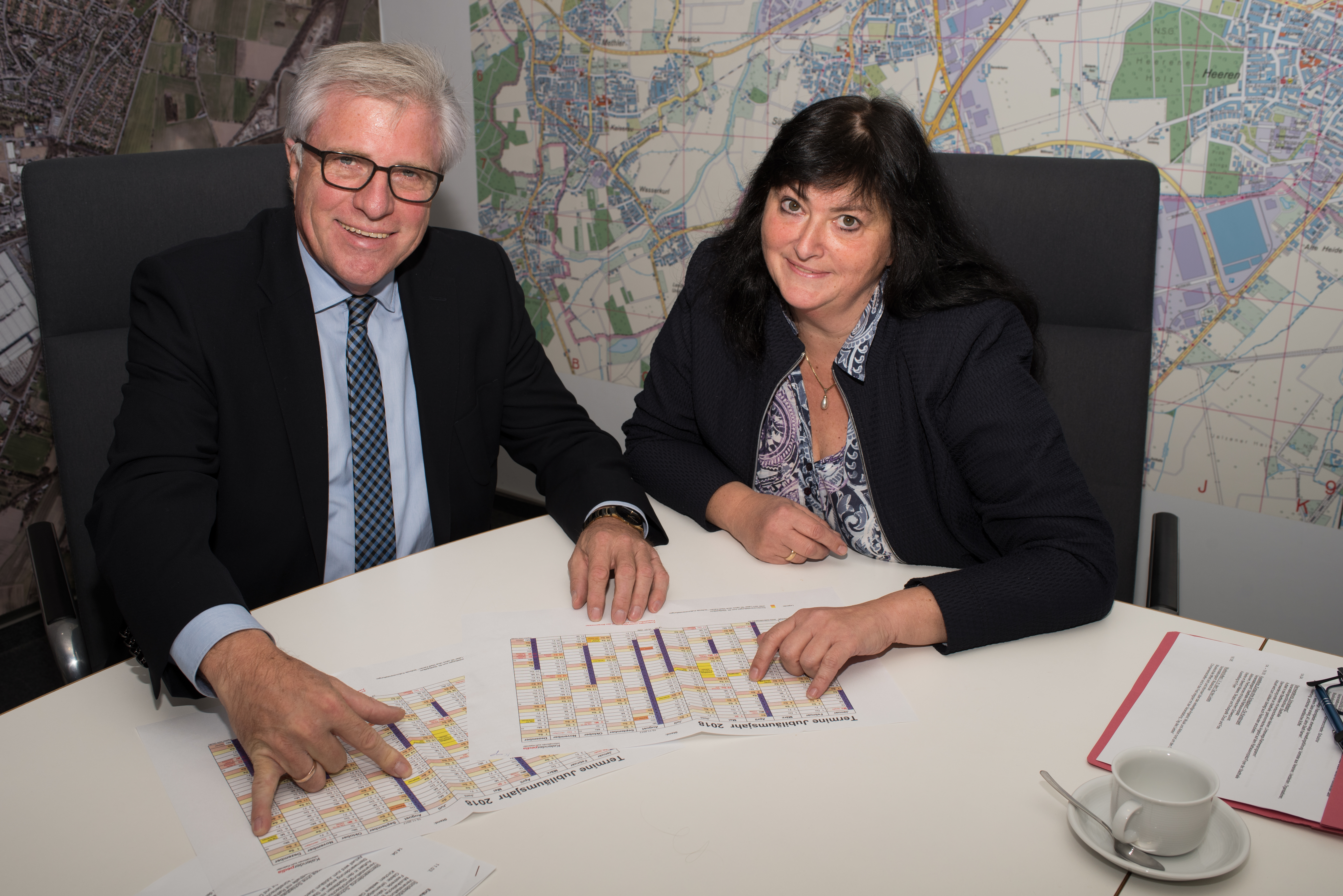 Hermann Hupe (67) wird den Vorsitz der städtischen Verwaltung ablegen und in Pension gehen. Die erste Beigeordnete Elke Kappen sieht sich befähigt, als neue hauptamtliche Bürgermeister, das Zepter der Stadt zu übernehmen. Foto: Eberhard Kamm