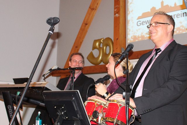 SOS Brothers mit Sängerin