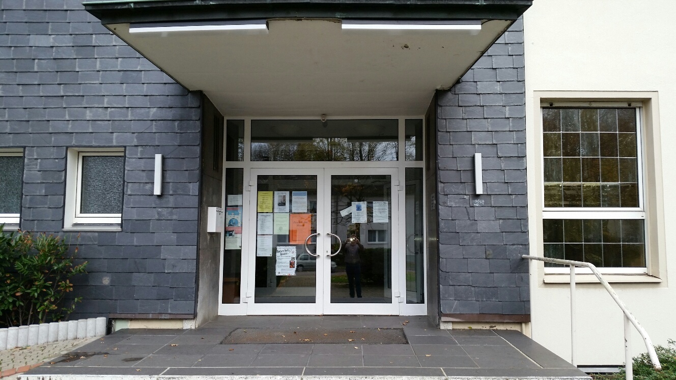 Letztmalig findet im Dezember das Senioren-Cafe Hand in Hand im Ev. Gemeindehaus Nette statt. Viel schöne und interessante Jahre haben alle Akteure - nicht nur in der Seniorenarbeit - hier verbracht. Nach vorne schauend freut sich Cafe Hand in Hand nun auf die zukünftige Zeit im kath. Gemeidehaus St. Josef in Nette und auf hoffneltich viele altbekannte und neue Gesichter.