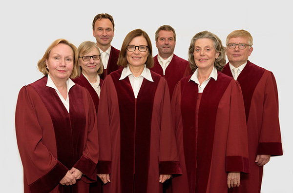 Verfassungsgerichtshof für das Land Nordrhein-Westfalen : v.l.n.r. Margarete Gräfin von Schwerin, Prof. Dr. Barbara Dauner-Lieb, Dr. Andreas Heusch, Präsidentin Dr. Ricarda Brandts, Dr. Claudio Nedden-Boeger, Anne-José Paulsen, Prof. Dr. Joachim Wieland