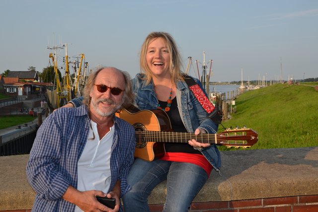 Klaus-Peter Wolf und Bettina Göschl in ihrer ostfriesischen Heimat.