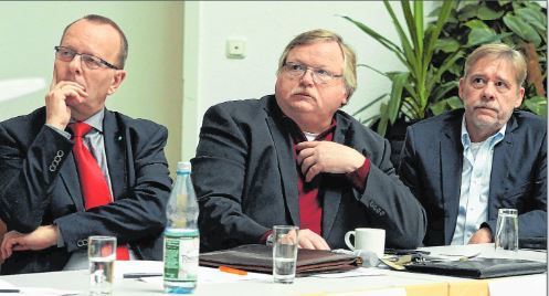 Die Vertreter der einladenden Werbegemeinschaften,v.l.: Johannes Maas (Katernberger Werbering), Siegfried Brandenburg (Schonnebecker Werbeblock) und Franz B. Rempe (Werbegemeinschaft Stoppenberg)