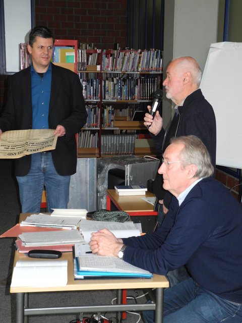 Alexander Richter besuchte die Gesamtschule Wulfen und stand den Schülern in den Räumlichkeiten der Bibi am See für alle Fragen über die ehemalige DDR Rede und Antwort.