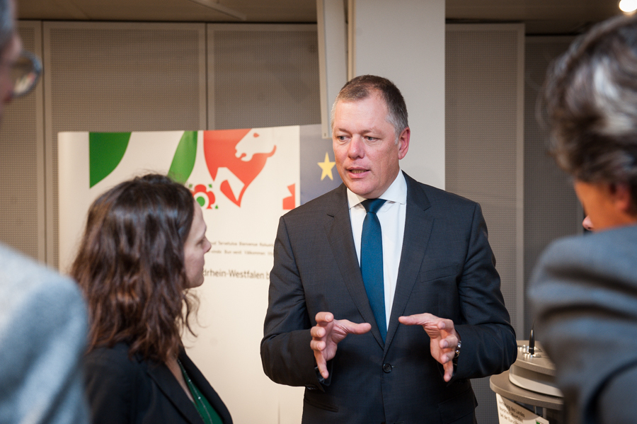 WestLotto-Geschäftsführer Andreas Kötter diskutierte mit den Gästen in der NRW-Landesvertretung in Brüssel.