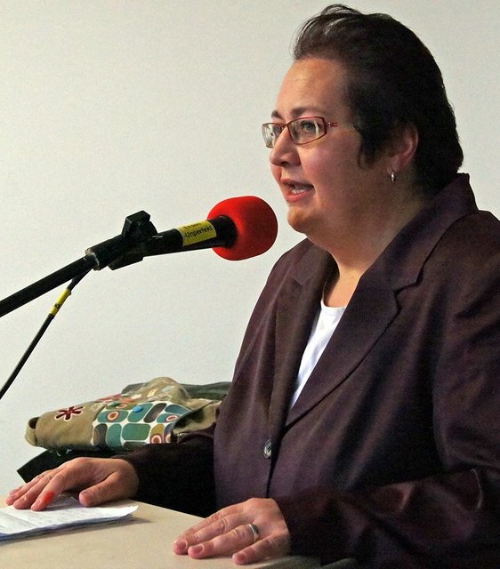 Die sozialpolitische Sprecherin der Ratsfraktion der Grünen, Christine Müller-Hechfellner befürchtet das die schwarz-gelbe Landesregeirung mit ihren Kürzungen auch die langjährig erfolgreiche Beratungsarbeit mit Flüchtlingen z.B. von Pro Asyl Essen stark einschränken wird.
