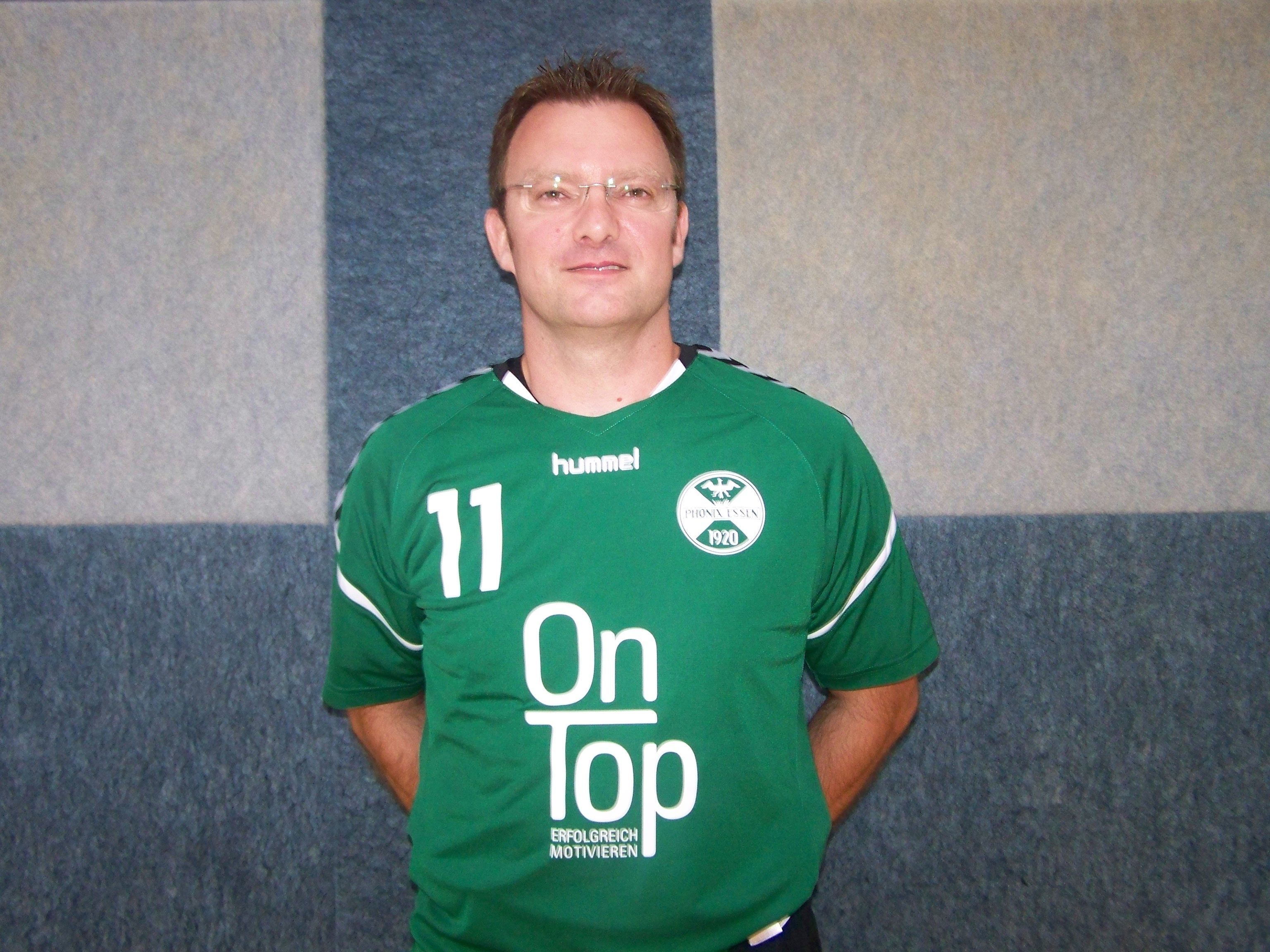 Trainer Andre Slanina, 17 Jahre im Verein, 42 Jahre alt, verheiratet, 2 Kinder, Hobbies Fahrrad fahren, Handball und Familie (Photo Marx)