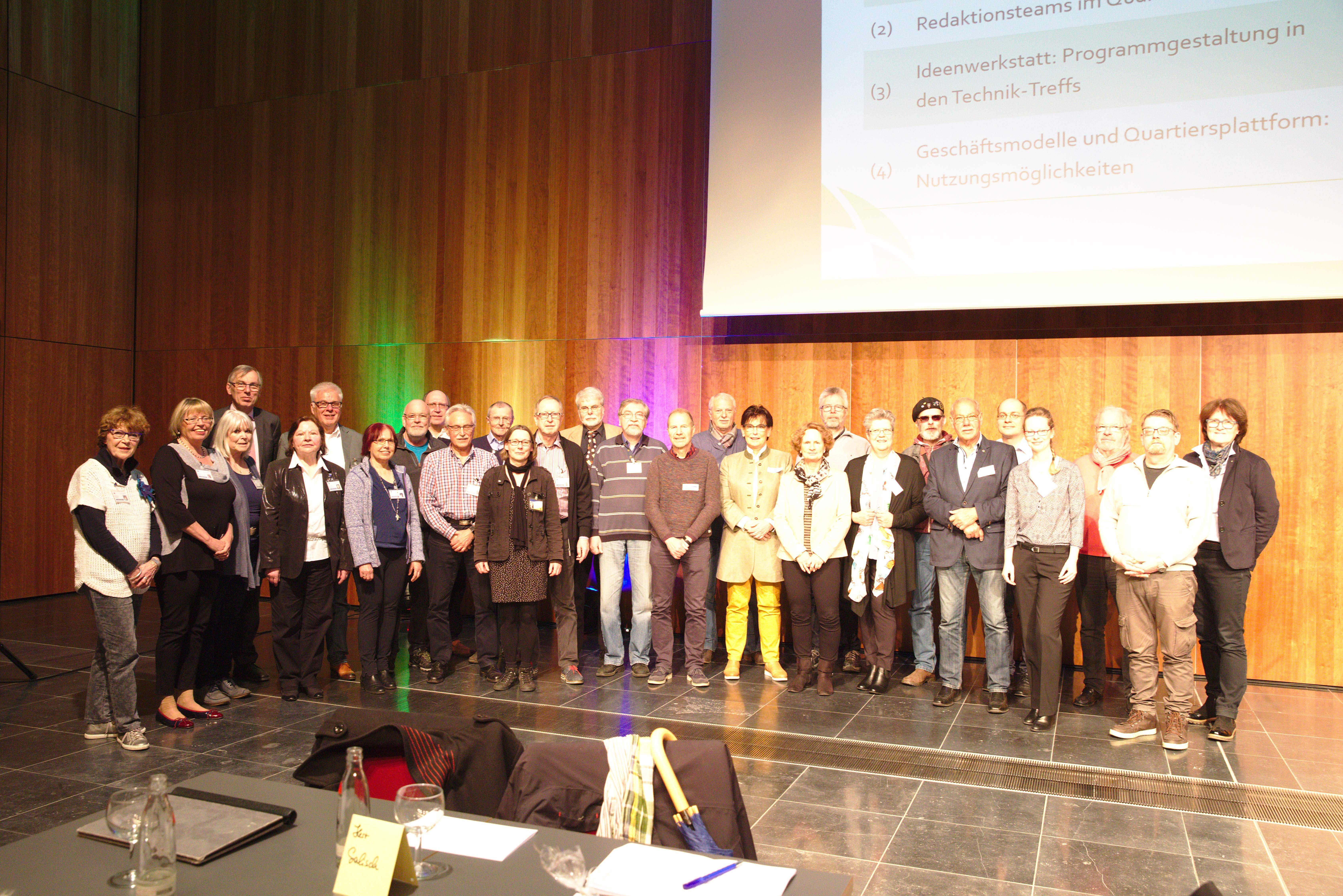 Die Gelsenkirchener Technikbotschafter*innen mit Sozialdezernent Luidger Wolterhoff