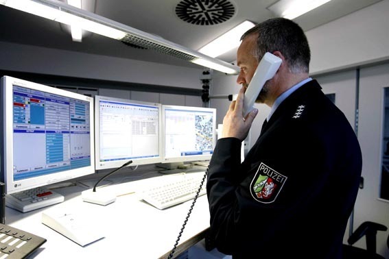 Wenn Kinder von Unbekannten angesprochen werden, sollte unmittelbar die Polizei informiert werden. "Je eher wir davon erfahren, desto größer ist die Chance, den Unbekannten anzutreffen", sagt die Polizei.