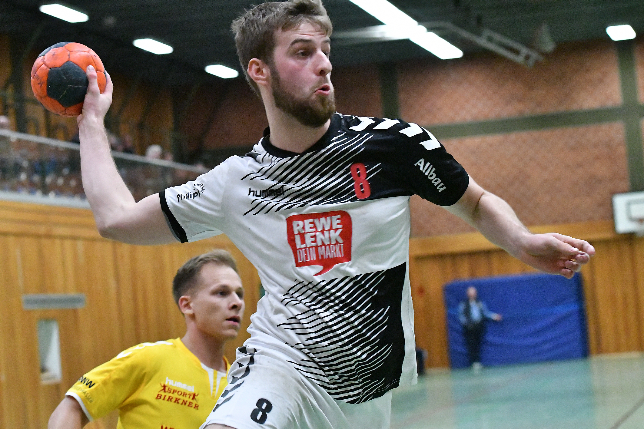 Mit 12:2 Punkten in Folge eilen die Kettwiger Handballer der Tabellenspitze entgegen.
Foto: Bangert