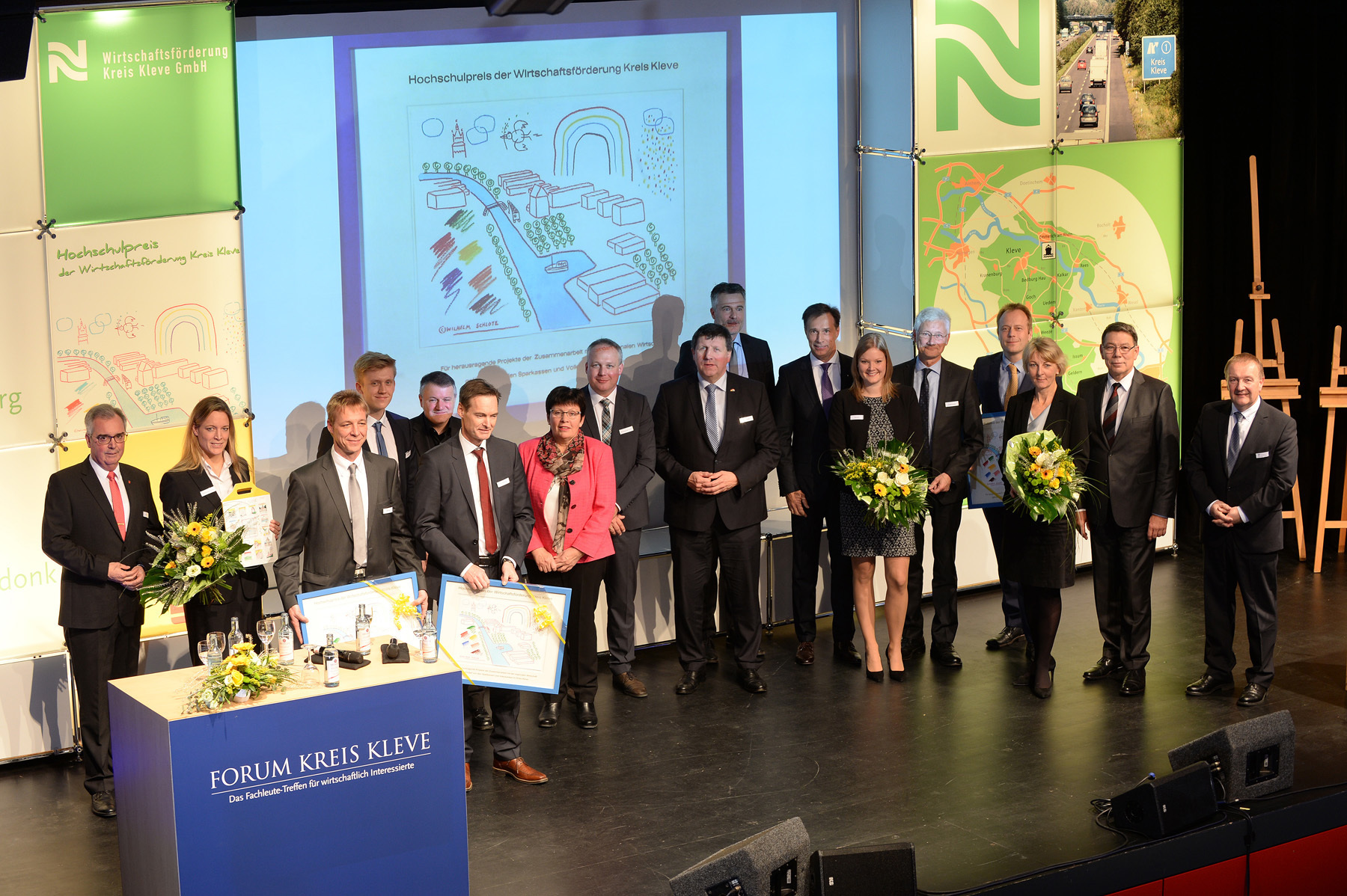 Bereits zum sechsten Mal wurde der Hochschulpreis mit freundlicher Unterstützung der Volksbanken und Sparkassen im Kreis Kleve vergeben. In diesem Jahr erhielten KHS GmbH Produkt Center Packaging Technology Kisters aus Kleve, Mühlhoff Umformtechnik GmbH aus Uedem sowie Chefs Culinar West GmbH & Co.KG aus Weeze die Auszeichnung.