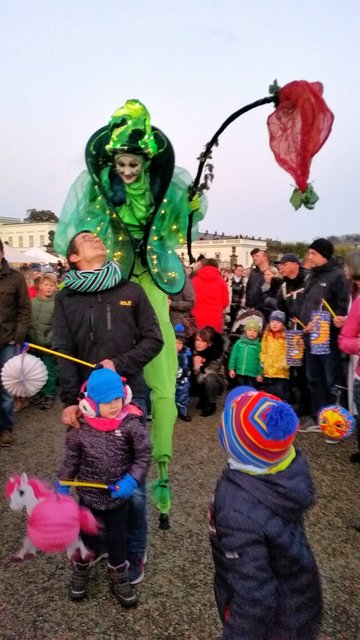 Dem Kindergesang lauschen : Ich geh mit meiner Laterne .....