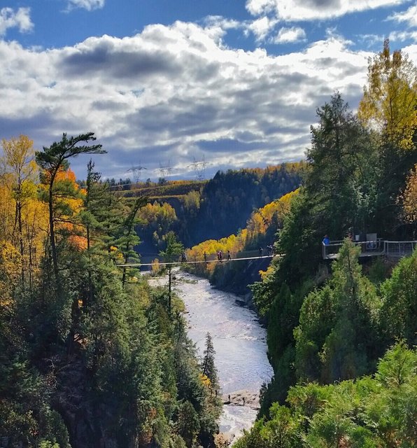 Dem Rauschen des Wasserfalls lauschen ....