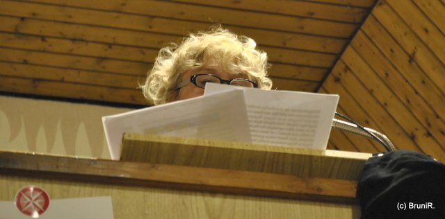 Bei einer Buchlesung muss keiner etwas sehen... da reicht es, den Worten der Autorin zu lauschen! - Gudrun Wirbitzky liest...