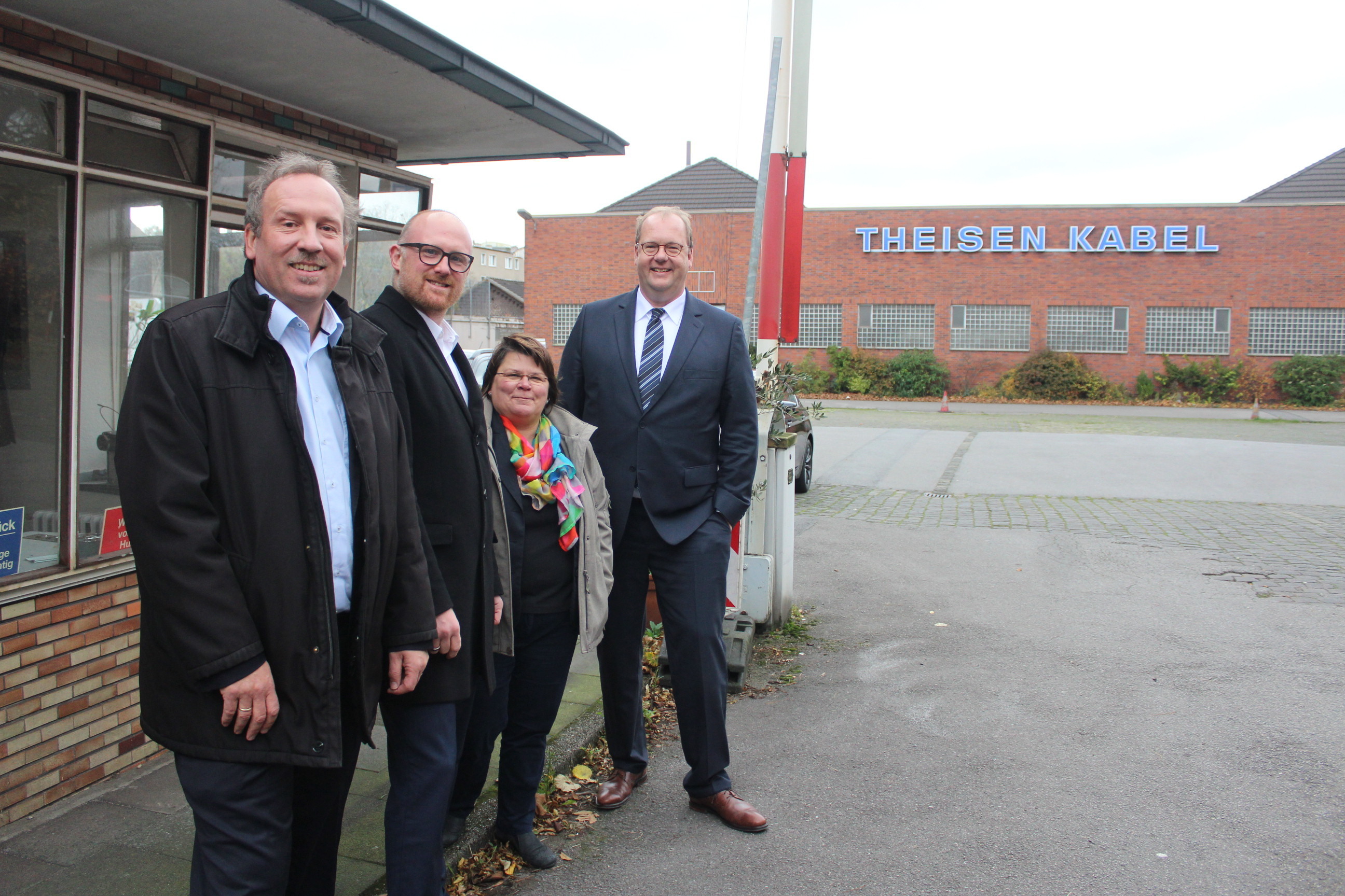 Dezernent Carsten Tum, GEBAG-Chef Bernd Wortmeyer, Oberbürgermeister Sören Link und Ratsfrau Andrea Demming-Rosenberg freuen sich über den Ankauf