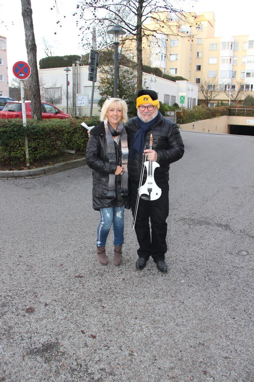 Igor Epstein und seine charmante Begleiterin