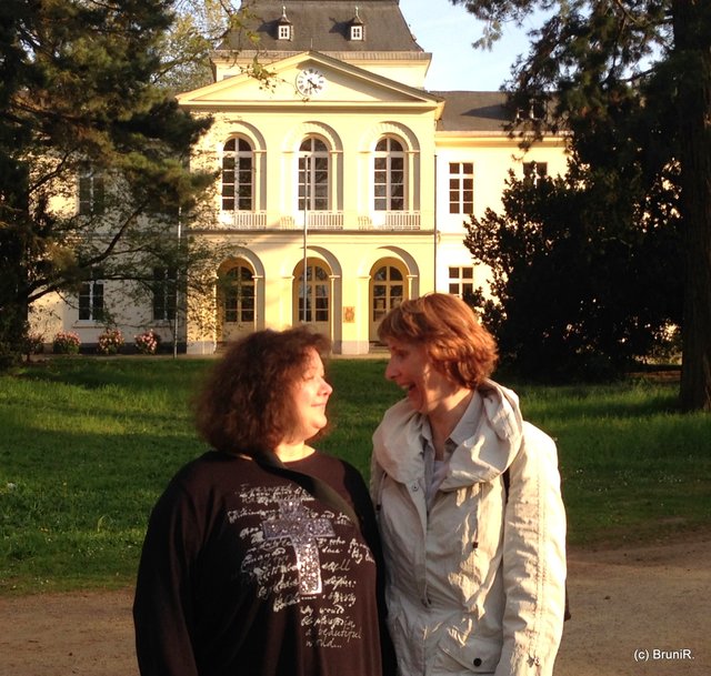 Manchmal muss man nicht reden oder zuhören... da reichen auch Blicke - Mit ANA am Schloss Eller in Düsseldorf