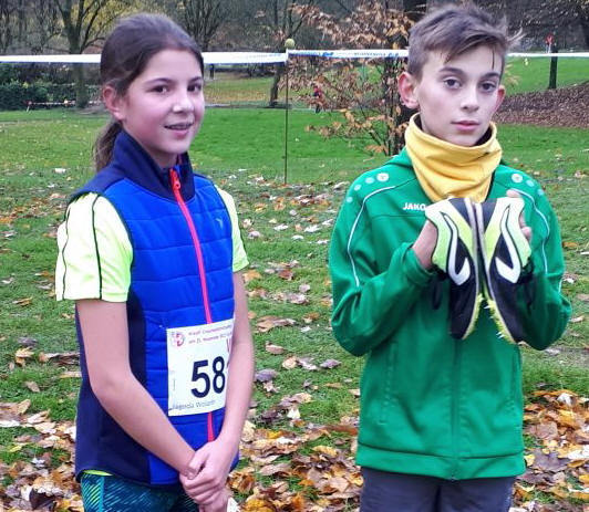 Jagoda (l.) und Finlay bereiten sich auf das Rennen in Herten vor.