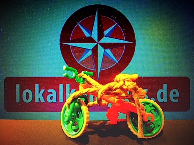 Mit Bondage-Strick gesichertes Fahrrad zum Schutz vor Langfingern