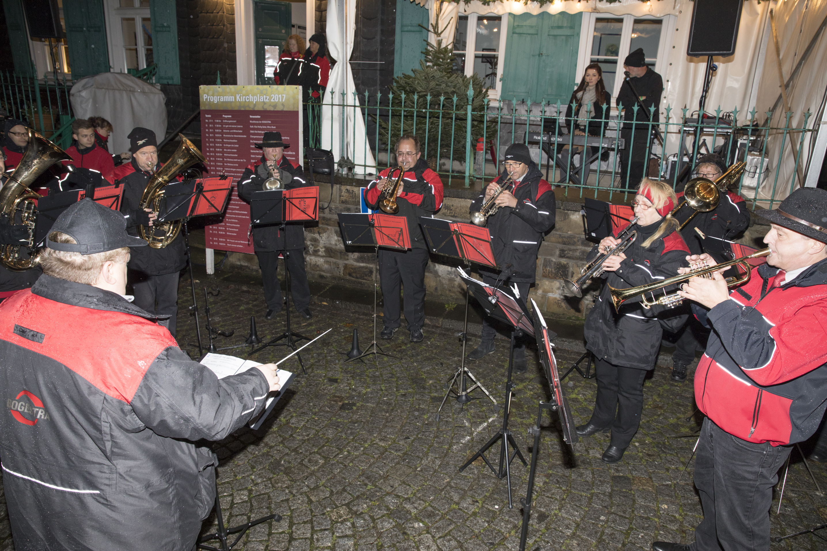 Das Musikkorps der Bogestra trotzte Wind und Wetter. alle Fotos: Strzysz