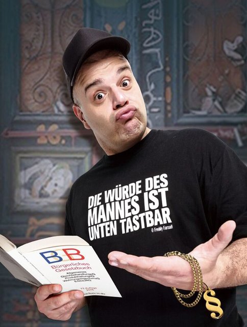 Freddy Farzadi erklärt den Comedy-Freunden den Weg durch den deutschen Paragrafen-Dschungel.