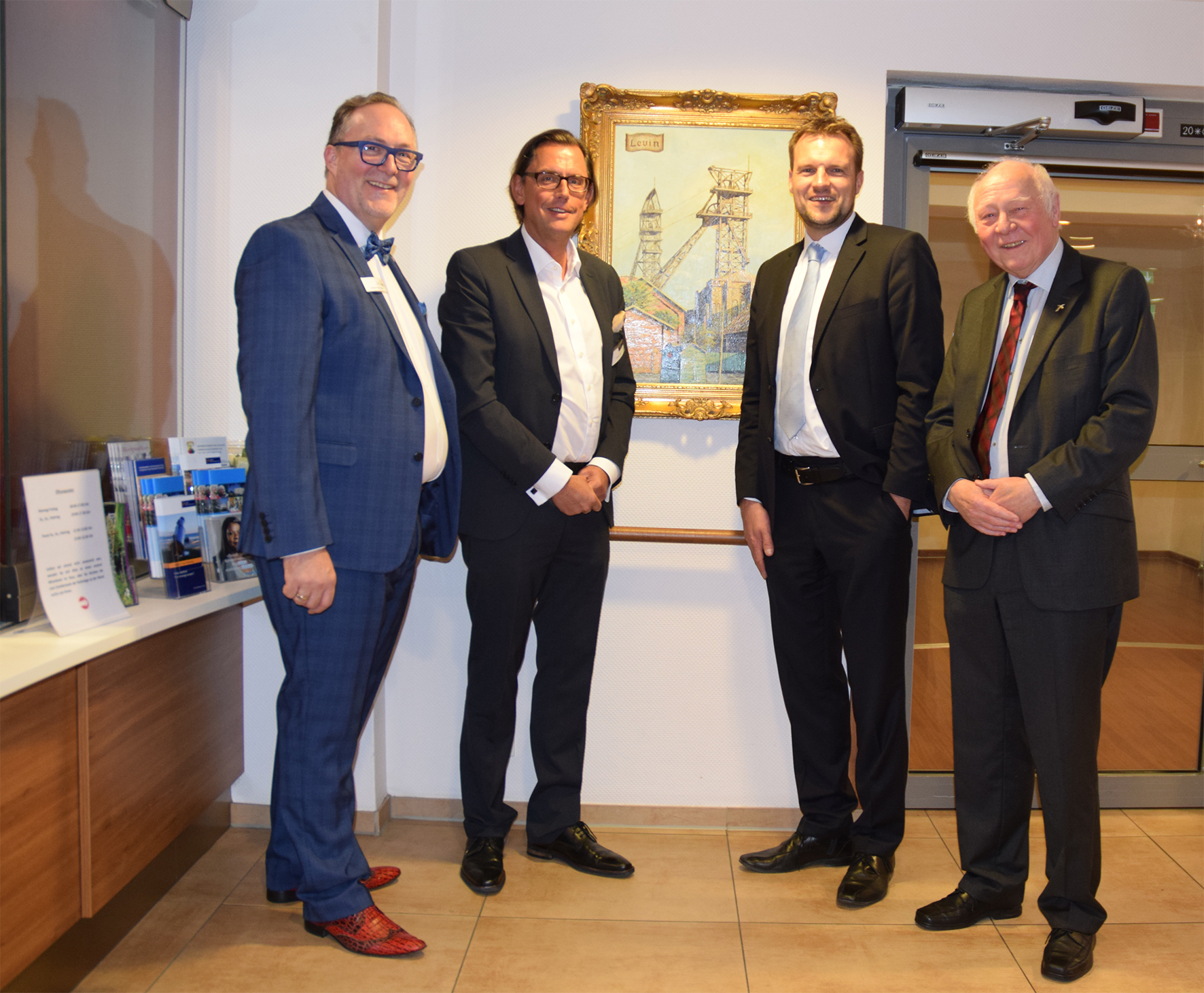 Einrichtungsleiter Andreas Weischede, Contilia-Geschäftsführer Heinz Diste mit Dr. Björn Enno Hermans und Wolfgang Glade (Aufsichtsratsvorsitzender). Foto: Brändlein